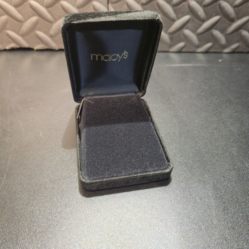 Vintage Macy’s Black Velvet Jewelry Box 3.5